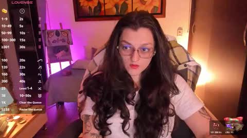 Snapshot of _peach__ chatting on 12-15-25, 03:33 violeta ig online show from 12-15-25, 03:33