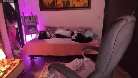 Snapshot of _peach__ chatting on 12-16-25, 02:49 violeta ig online show from 12-16-25, 02:49