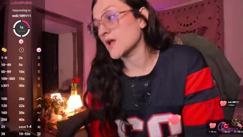 Snapshot of _peach__ chatting on 05-22-26, 02:30 violeta ig online show from 05-22-26, 02:30