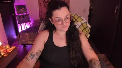 Snapshot of _peach__ chatting on 06-16-26, 03:20 violeta ig online show from 06-16-26, 03:20