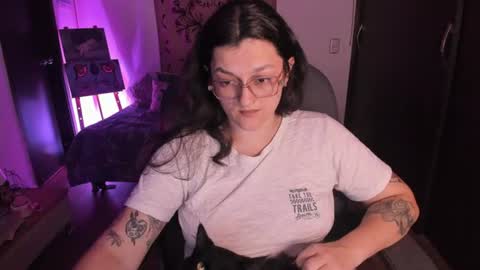 Snapshot of _peach__ chatting on 07-24-26, 02:53 violeta ig online show from 07-24-26, 02:53