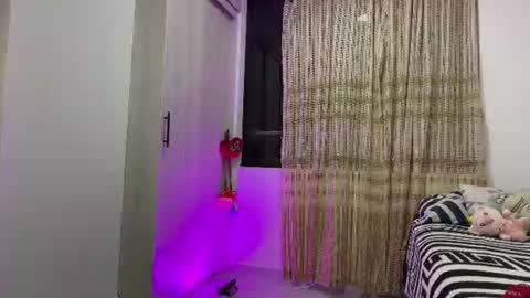 Snapshot of _peachyboy chatting on 06-14-26, 03:30 esteban online show from 06-14-26, 03:30