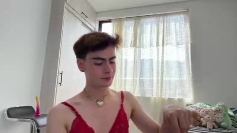 Snapshot of _peachyboy chatting on 06-20-26, 07:16 esteban online show from 06-20-26, 07:16