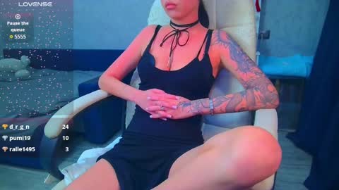 Snapshot of _pink__rabbit_ chatting on 04-21-26, 06:34 Ilona online show from 04-21-26, 06:34
