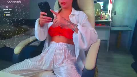 Snapshot of _pink__rabbit_ chatting on 05-13-26, 08:01 Ilona online show from 05-13-26, 08:01