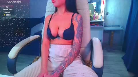 Snapshot of _pink__rabbit_ chatting on 05-14-26, 08:10 Ilona online show from 05-14-26, 08:10