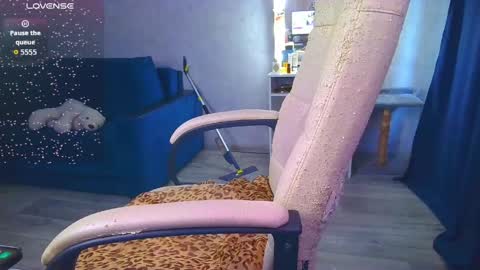 Snapshot of _pink__rabbit_ chatting on 05-22-26, 06:31 Ilona online show from 05-22-26, 06:31