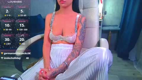 Snapshot of _pink__rabbit_ chatting on 05-25-26, 05:30 Ilona online show from 05-25-26, 05:30