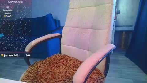 Snapshot of _pink__rabbit_ chatting on 05-26-26, 05:36 Ilona online show from 05-26-26, 05:36