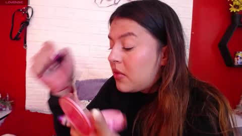 Laura online show from 12-17-25, 05:30