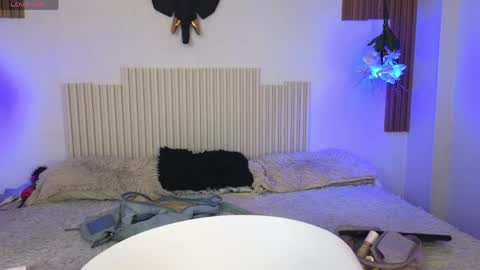 Snapshot of _poison_sweet chatting on 04-26-26, 12:30 Laura online show from 04-26-26, 12:30