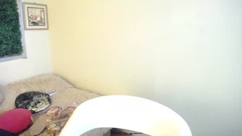 Snapshot of _poison_sweet chatting on 07-29-26, 05:44 Laura online show from 07-29-26, 05:44
