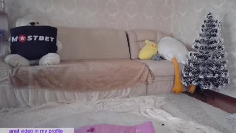 Snapshot of _pretty_fox_ chatting on 12-20-24, 11:00 _pretty_fox_ online show from 12-20-24, 11:00