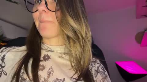  HADLY today day-off see u online 0112  online show from 12-25-24, 09:33