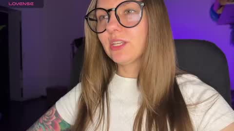  HADLY today day-off see u online 0112  online show from 02-09-25, 06:16