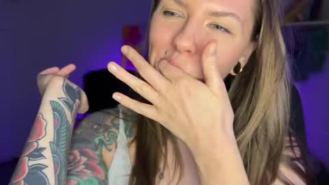  HADLY today day-off see u online 0112  online show from 02-11-25, 08:20