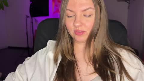  HADLY today day-off see u online 0112  online show from 03-03-25, 05:29