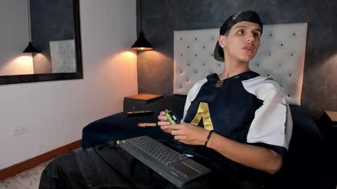 Snapshot of _realwav chatting on 12-18-25, 06:41 wav online show from 12-18-25, 06:41