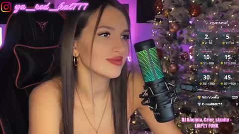 Snapshot of _red_hat_7 chatting on 11-24-25, 06:18 -RED HAT- online show from 11-24-25, 06:18