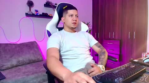 Roberto online show from 03-02-25, 01:38