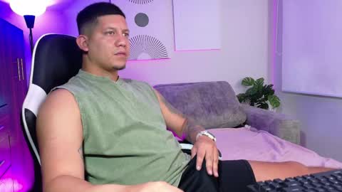 Snapshot of _robertobaggio chatting on 05-10-26, 06:40 Roberto online show from 05-10-26, 06:40