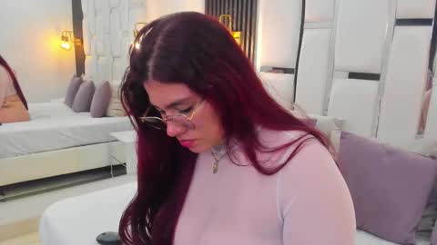 Roxy Velvet  online show from 01-06-26, 12:31