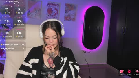 Snapshot of _sabrinamoon chatting on 01-08-25, 04:54 online show from 01-08-25, 04:54