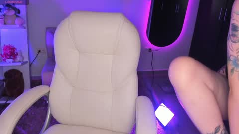 Snapshot of _sabrinamoon chatting on 01-17-25, 01:35 online show from 01-17-25, 01:35