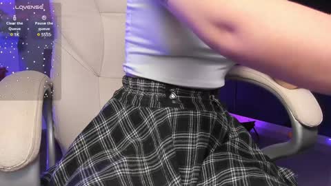 Snapshot of _sabrinamoon chatting on 01-28-25, 12:00 online show from 01-28-25, 12:00