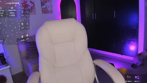 Snapshot of _sabrinamoon chatting on 01-31-25, 01:12 online show from 01-31-25, 01:12