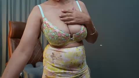 Snapshot of _savy_ chatting on 06-27-26, 07:46 Savreen online show from 06-27-26, 07:46