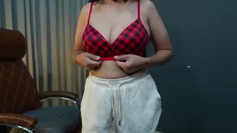 Snapshot of _savy_ chatting on 07-16-26, 07:36 Savreen online show from 07-16-26, 07:36