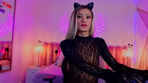 Scarlett online show from 10-20-25, 08:04