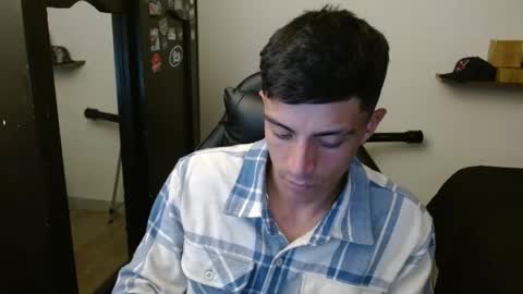 Snapshot of _schnnneider_ chatting on 05-08-26, 10:37 SCHNEIDER online show from 05-08-26, 10:37
