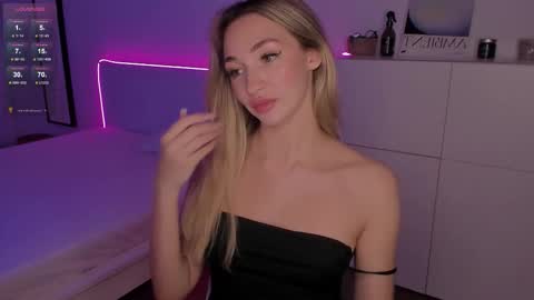 Snapshot of _secretdesire chatting on 11-07-25, 08:20 Kat online show from 11-07-25, 08:20