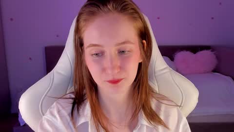 Snapshot of _secretelly_ chatting on 11-18-25, 11:03 _secretelly_ online show from 11-18-25, 11:03