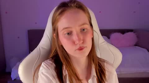 Snapshot of _secretelly_ chatting on 11-19-25, 01:00 _secretelly_ online show from 11-19-25, 01:00