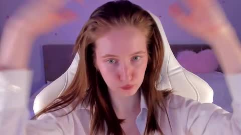 Snapshot of _secretelly_ chatting on 11-21-25, 11:20 _secretelly_ online show from 11-21-25, 11:20