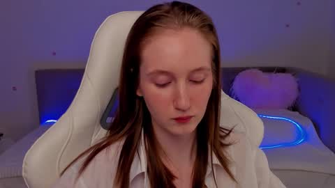 Snapshot of _secretelly_ chatting on 11-28-25, 03:42 _secretelly_ online show from 11-28-25, 03:42