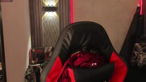 Snapshot of _selene_red chatting on 01-27-25, 03:39 Selene online show from 01-27-25, 03:39