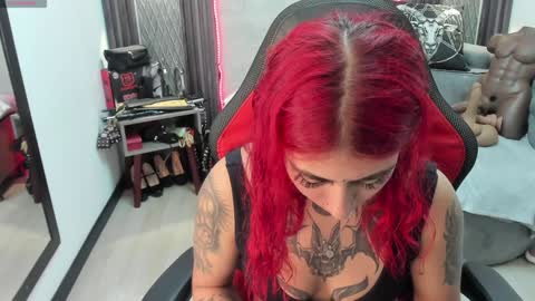 Snapshot of _selene_red chatting on 02-05-25, 01:33 Selene online show from 02-05-25, 01:33