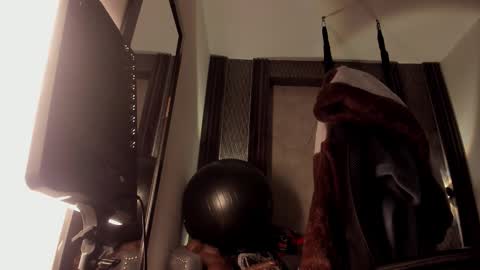 Snapshot of _selene_red chatting on 10-10-25, 04:06 Selene online show from 10-10-25, 04:06