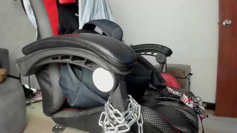 Snapshot of _selene_red chatting on 10-19-25, 04:40 Selene online show from 10-19-25, 04:40