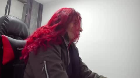 Snapshot of _selene_red chatting on 05-13-26, 01:14 Selene online show from 05-13-26, 01:14