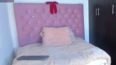Snapshot of _sexbunny_ chatting on 12-27-24, 01:32 _sexbunny_ online show from 12-27-24, 01:32