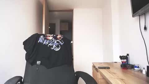 Juan Pablo-independent model online show from 03-02-26, 02:46