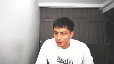 Juan Pablo-independent model online show from 04-06-26, 10:00