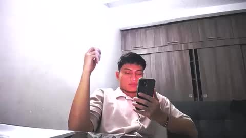 Juan Pablo-independent model online show from 04-15-26, 12:39