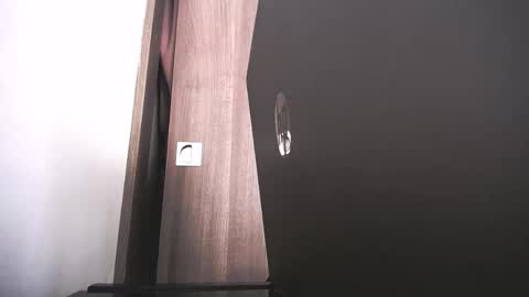 Juan Pablo-independent model online show from 04-19-26, 06:10