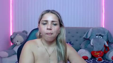 Snapshot of _sexyredhead_ chatting on 02-09-25, 03:23 KATA online show from 02-09-25, 03:23